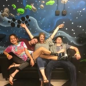 Meet your Posher, Dione